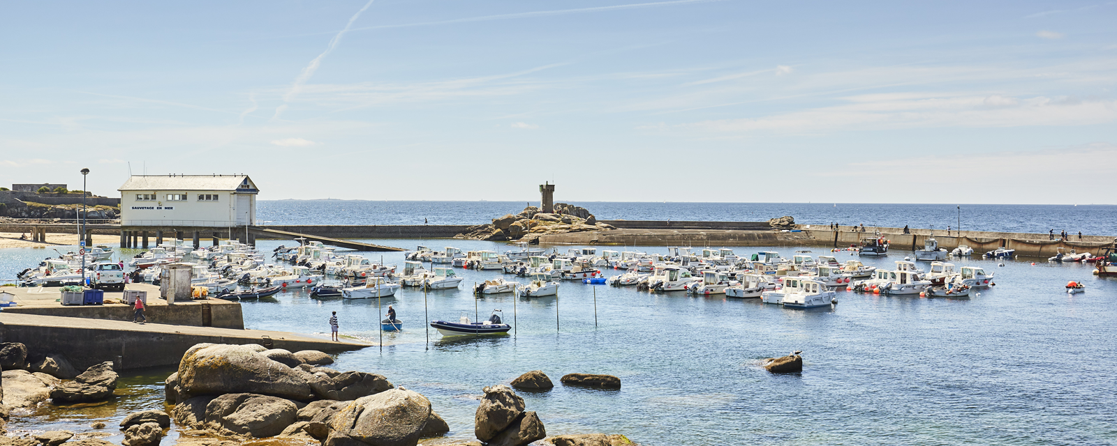 Pointe de Trévignon : port, station SNSM, villa château